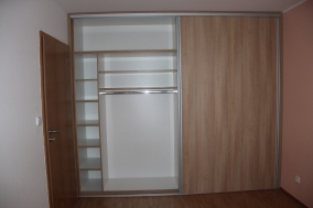 Vestavěné skříně