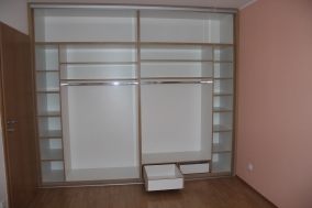 Vestavěné skříně