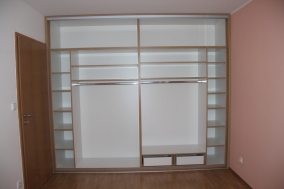 Vestavěné skříně