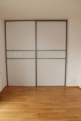 Vestavěné skříně