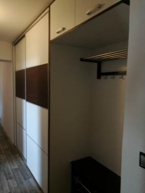 Vestavěné skříně